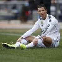 土伦杯:墨西哥球员用球踢人引大规模冲突,双方