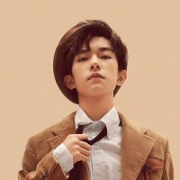 易烊千玺6岁和女孩跳拉丁舞,网友:越长大越害