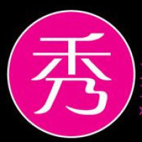 小猪佩奇动画:佩奇和乔治一边荡秋千一边玩儿