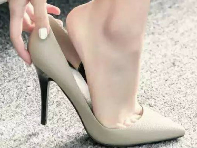 高跟鞋不跟脚,用这个妙招即可解决!
