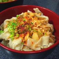 颁奖礼上刘亦菲和唐嫣谈笑风生,杨幂被孤立?