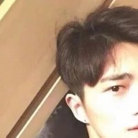 穷小伙给美女洗脚,下一个撩妹动作更高超,太暖