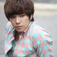 韩国女婿来中国给丈母娘带了一箱泡菜, 吃水果