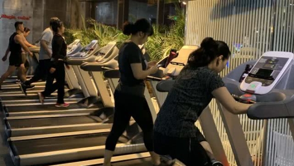 ���׵�������� ��Ȼ�����ڽ�����ߣ��