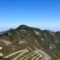 《分手大师》中, 唐大师演讲被破坏, 女子情急之