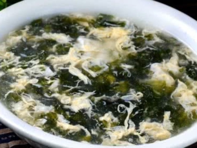 夜华一脸偷笑的答应白浅以身相许,白浅要拜堂