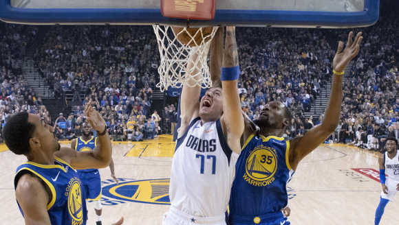 NBA十佳球:杜兰特冷血三分杀死比赛 东契奇隔