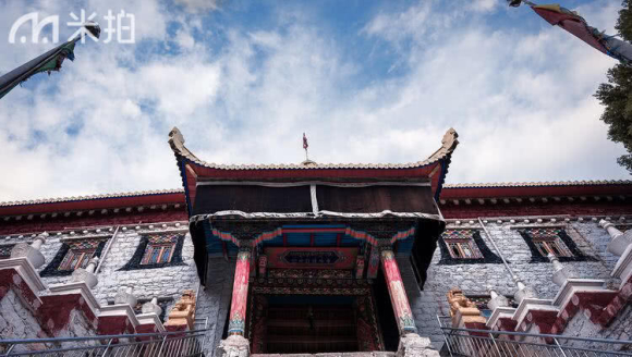 摄影师带你走进神秘的藏传佛教，感受不一样的寺院法会