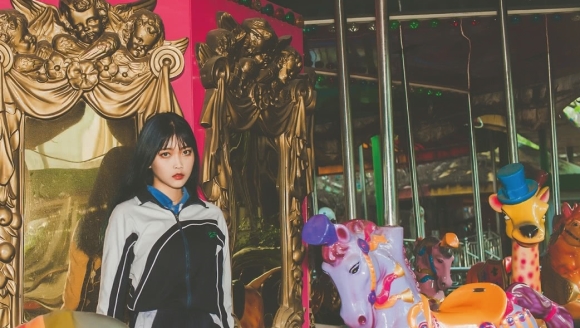 У����Ů������԰һ�죬������תľ���������ഺ�ļ���