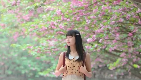 ӣ��ʢ���ļ��ڣ���Ů�Ի���