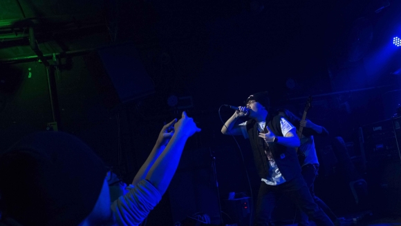 һ���Ǻ�ˮ��һ���ǻ��棡����Ա�°�����ҡ������