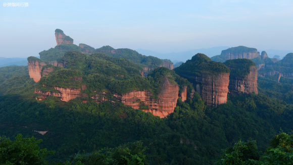 �й��ɫ����ϼ��ƾ�衰����һ�����ߺ죬���οͻ������˹���Ϊ