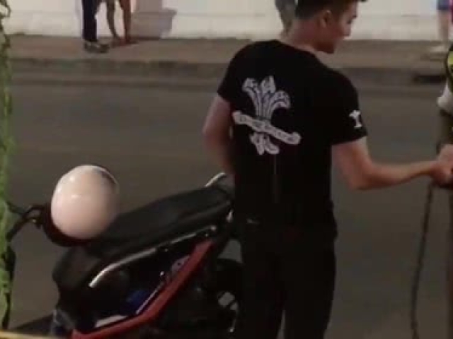 泰国交警收取中国游客200泰铢开锁费撤销罚单将钱装进腰包