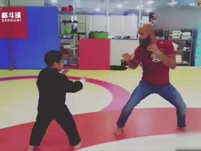 模仿李小龙的童星今井竜惺大战ufc冠军大力鼠