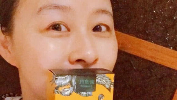 主持人周瑾小腹隆起疑似怀孕?网友纷纷留言送