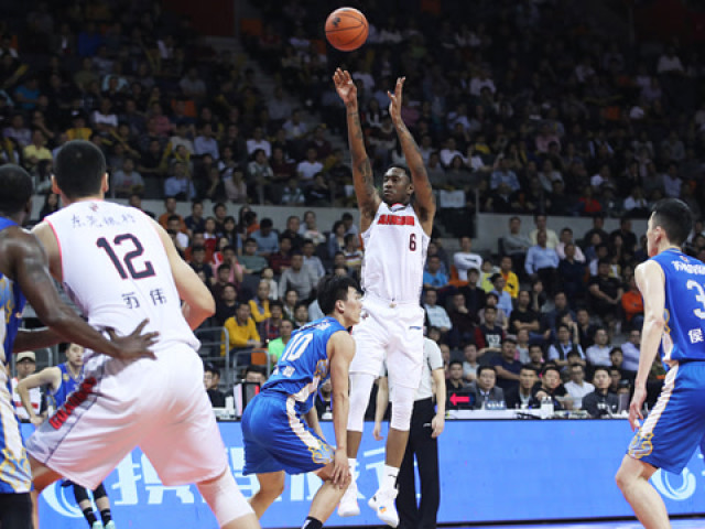 [体育早报]王霜造乌龙巴黎女足遭绝杀 拜仁800