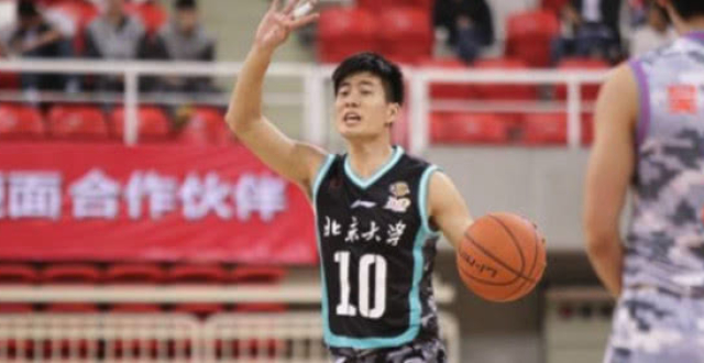 他因篮球成名后成北大研究生 女友是NBA女主播_腾讯新闻