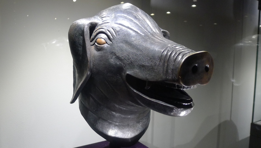 澳门赌王有多豪?天价买下圆明园猪首铜像捐给国家