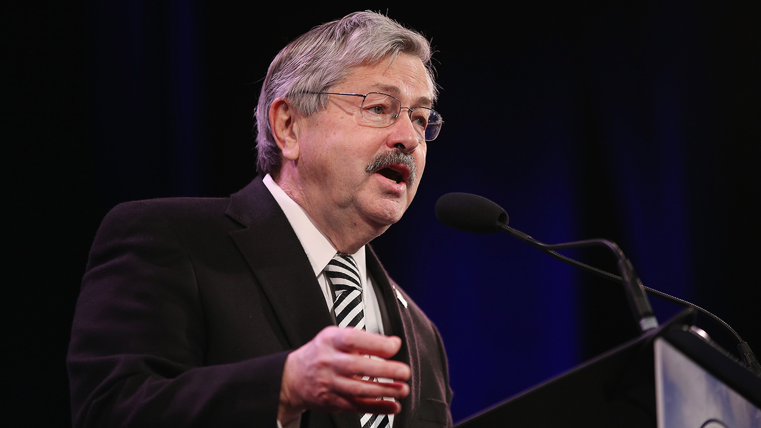 《锋报7-11》2016年12月7日_腾讯新闻