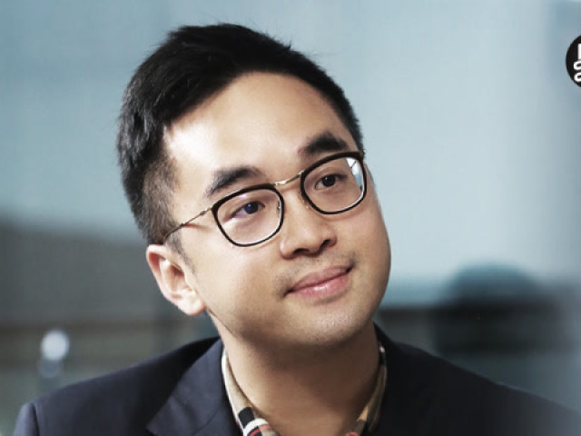 重仓大湾区捧红周大福,新舵手郑志刚打开新世界|财约你访谈实录