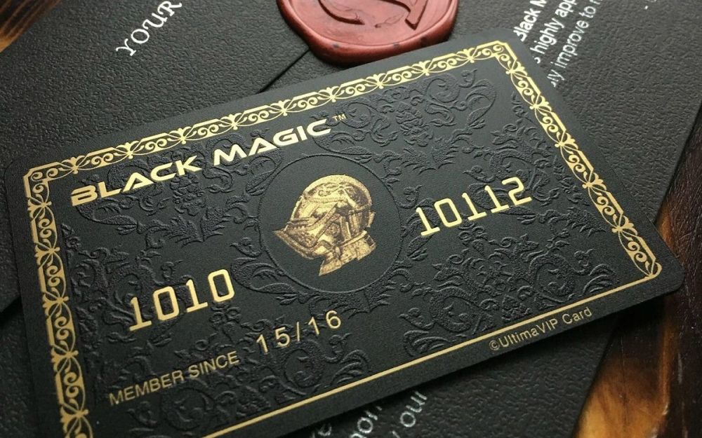 全球限量的黑卡中国只有2张马云有一张另一张是谁拿着