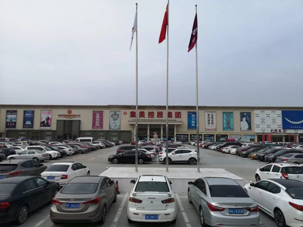 升级后集美家居大红门店,2000个车位的停车场一到周末就爆满,一位难求