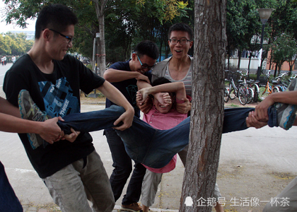 其次第2个叫做撞树,当然也有的地方叫做上树,也是男生关系好才会有