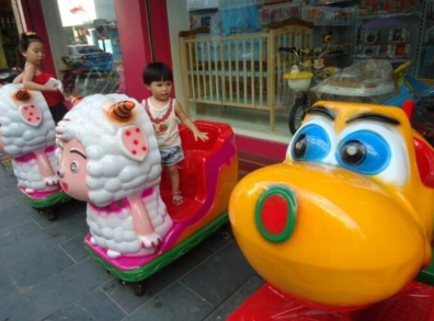 超市门口的摇摇车,一个不起眼的小生意,一年竟然可以赚1个亿