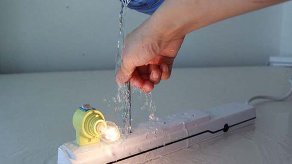 四川小伙发明防水插座,出口高达95个国家,如今荣获国家专利