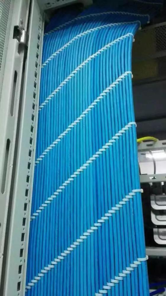 弱电工程机柜理线施工图片展示