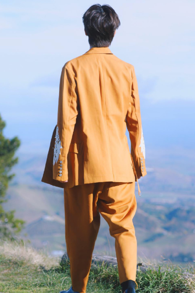 "乐华七子"朱正廷宣传照曝光,看清背后的样子,网友:认真的吗