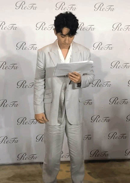 人气下滑就不注意形象了吗?看看朱一龙的裤子皱成什么样了!