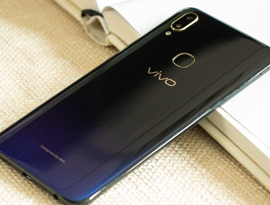 vivo最强百元机!拥有着不俗的外观,从整体颜值上看没有掉队