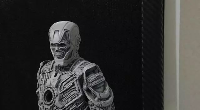 模玩控:eno雕刻骷髅版钢铁侠模型