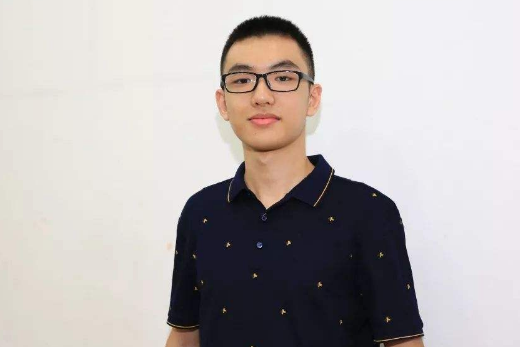 清华新生报到颜值学霸杨晨煜备受欢迎网友比你优秀还比你帅