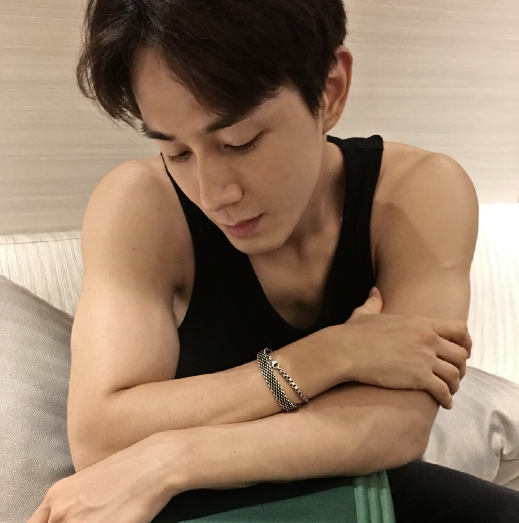 戚薇终于带着李承铉剪了短发,粉丝瞬间炸锅:这才是真正的欧巴!