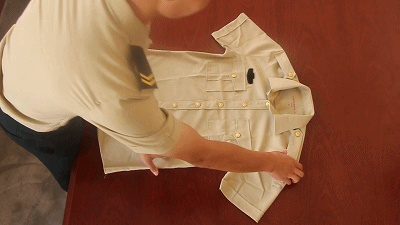 军视小课堂丨3秒钟叠一件衣服兵哥手把手教你整理内务