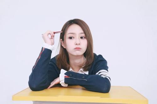 腾讯女主播王小七一个深受球迷喜欢的甜美主播