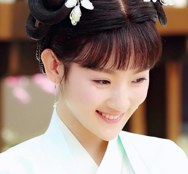 《双世宠妃》捧红了多少人?邢昭林梁洁不算啥,竟把丫头捧成女主