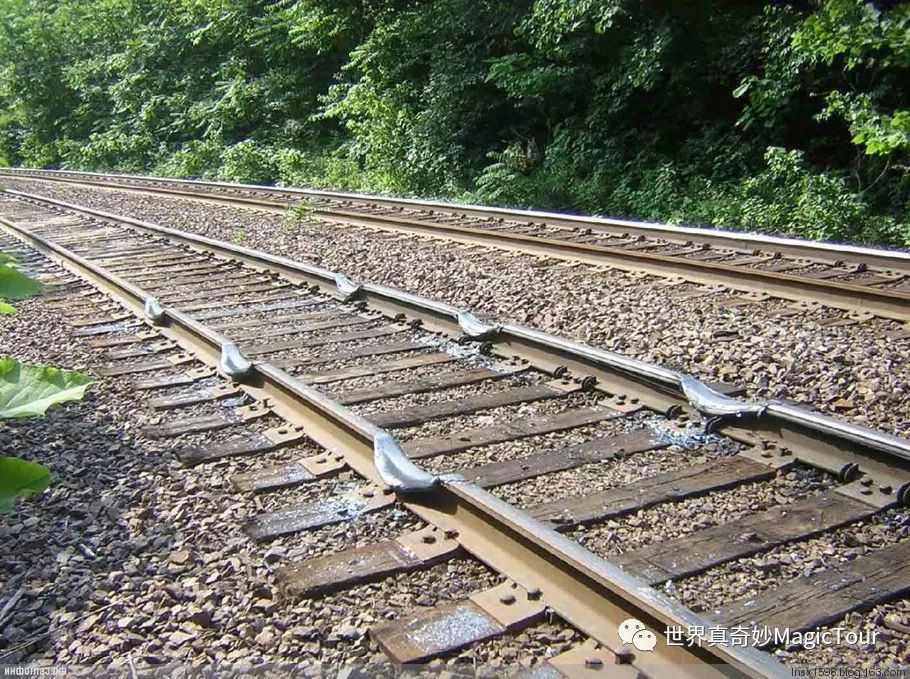 估计,能把钢轨磨损这样,司机也是用心了.