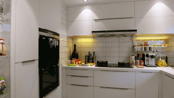 玩具|他在西湖边买200㎡豪宅，4年不住人，堆满的玩具总价超房子