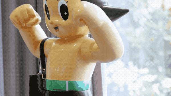 玩具|他在西湖边买200㎡豪宅，4年不住人，堆满的玩具总价超房子