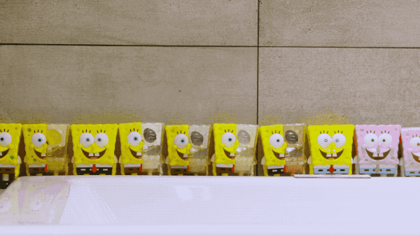 玩具|他在西湖边买200㎡豪宅，4年不住人，堆满的玩具总价超房子