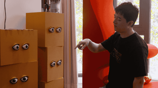 玩具|他在西湖边买200㎡豪宅，4年不住人，堆满的玩具总价超房子