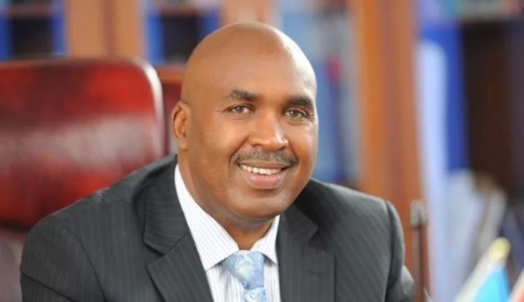 这个人叫西蒙吉夏鲁, 如今是肯尼亚一个亿万富翁.