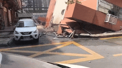 先来说说房子倒塌的事情.