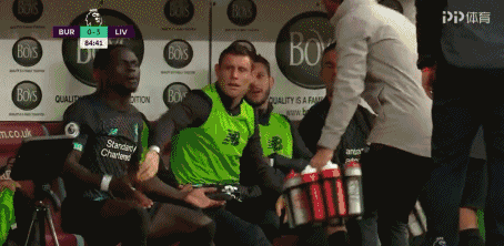 英国媒体很不满意瓜迪奥拉长期把本土中后卫斯通斯放在冷板凳上