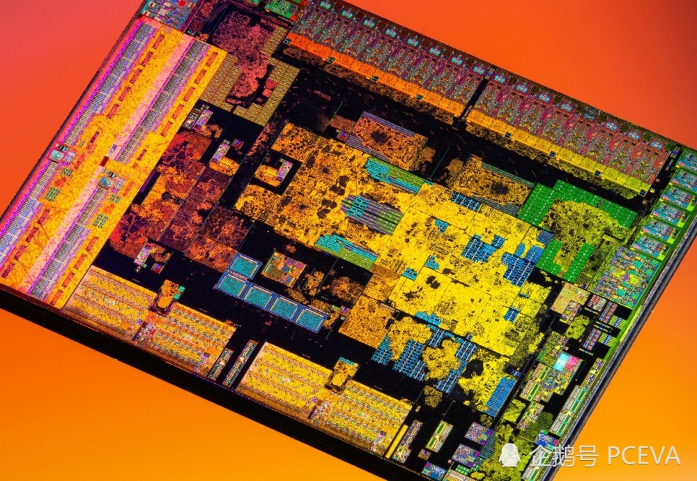 换个角度继续看7nm工艺的ccd核心,cpu内核只在四角占据了相当小的芯片