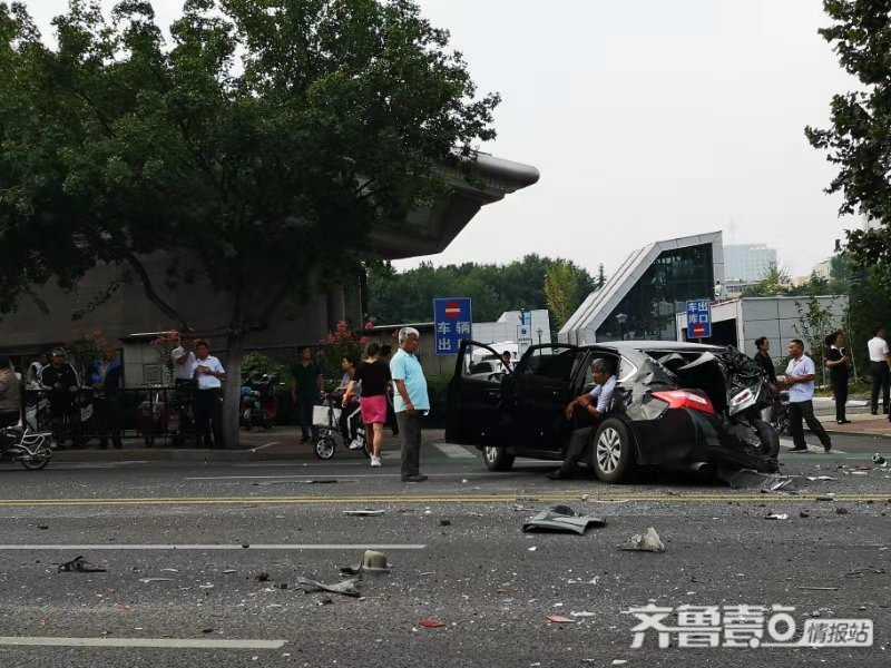 济南交警通报千佛山南路道路交通事故情况,肇事货车制动失效