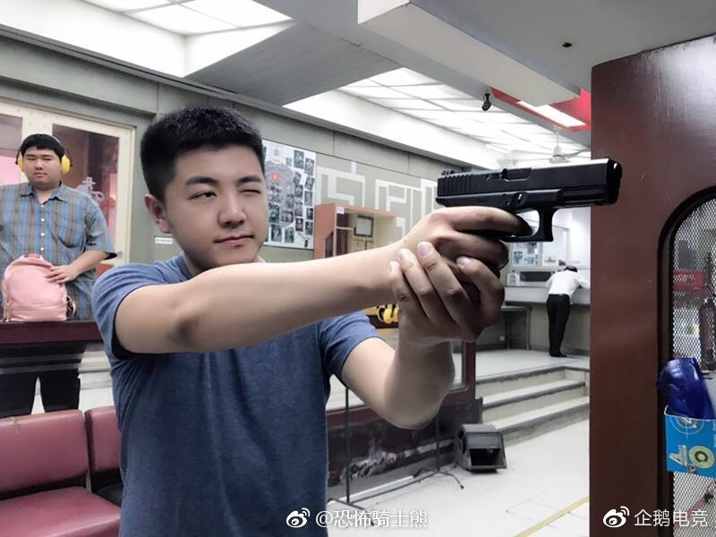 9月8日小熊flippy入驻企鹅电竞恐怖游戏老司机发车了